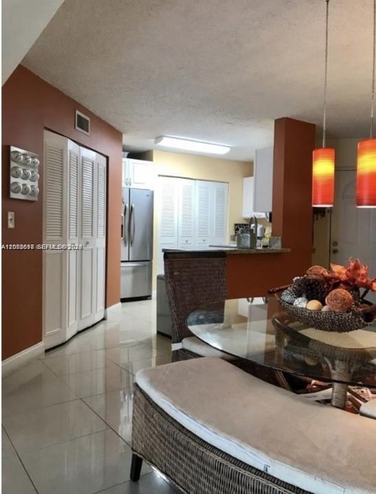 For Rent: $2,200 (2 beds, 2 baths, 950 Square Feet)