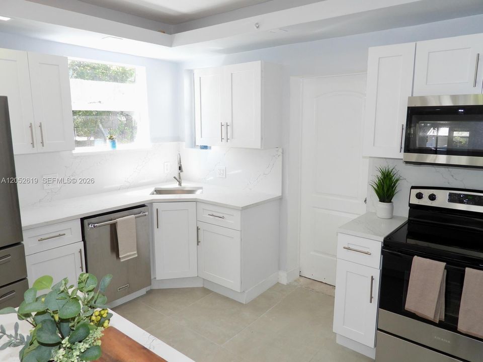 В аренду: $3,950 (3 спален, 2 ванн, 1402 Квадратных фут)