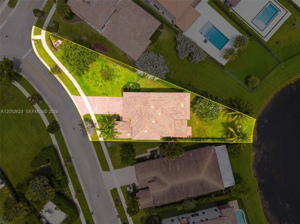 For Sale: $1,100,000 (4 beds, 3 baths, 2822 Square Feet)