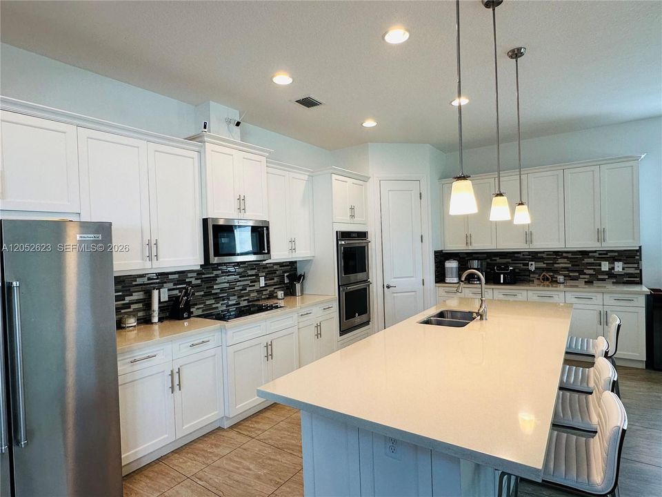 For Sale: $1,100,000 (4 beds, 3 baths, 2822 Square Feet)
