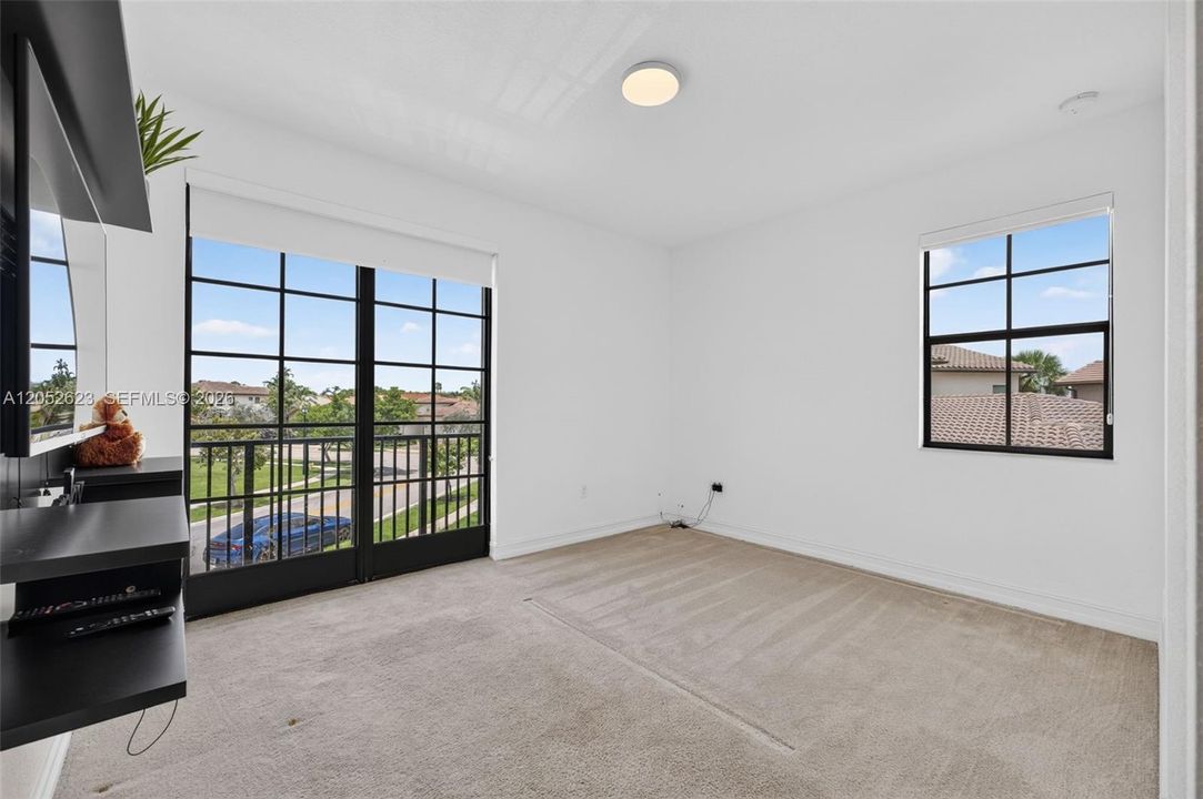 For Sale: $1,100,000 (4 beds, 3 baths, 2822 Square Feet)