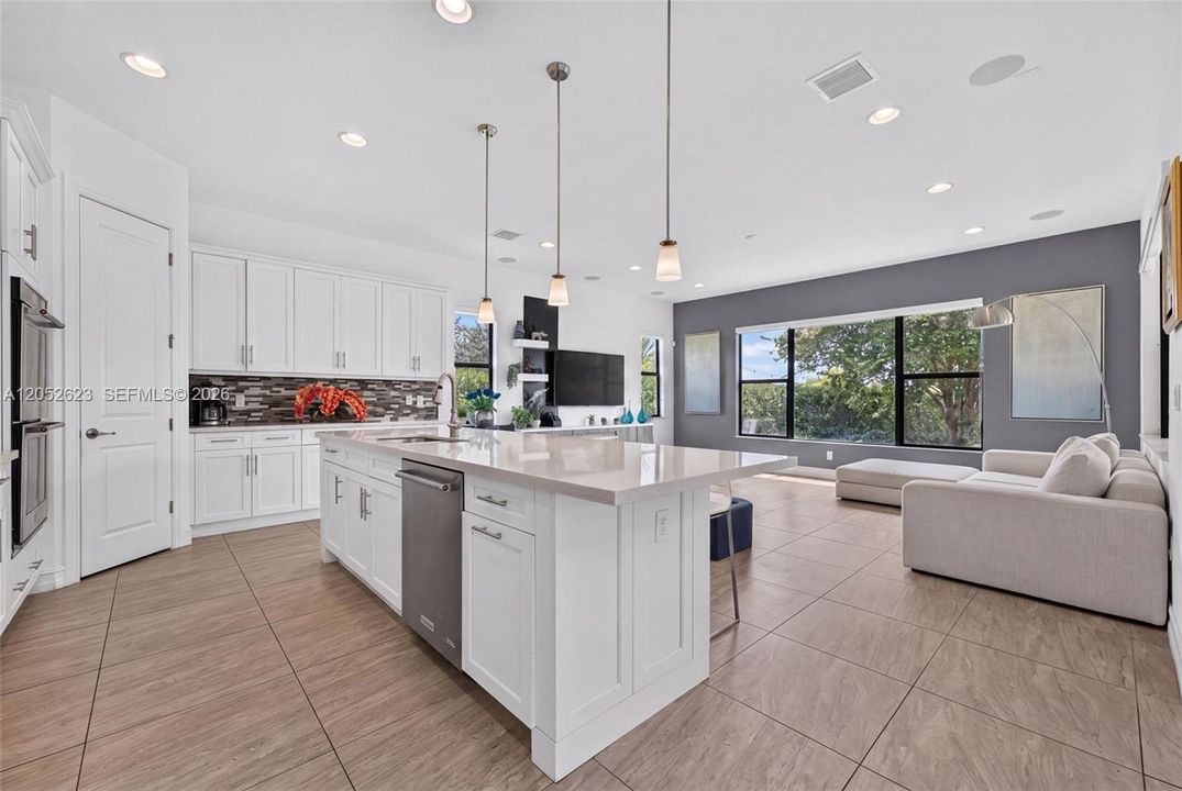 For Sale: $1,100,000 (4 beds, 3 baths, 2822 Square Feet)