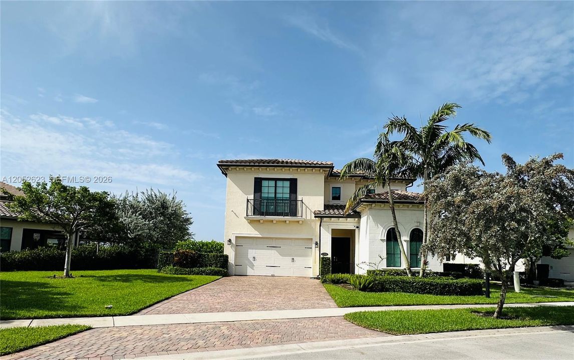 For Sale: $1,100,000 (4 beds, 3 baths, 2822 Square Feet)
