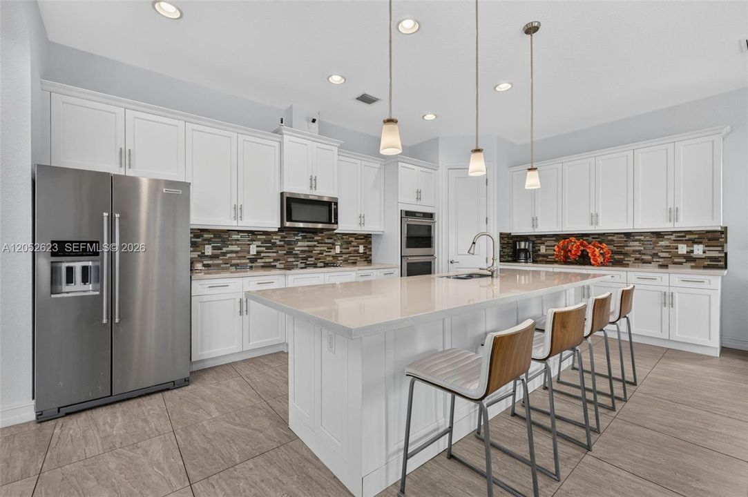 For Sale: $1,100,000 (4 beds, 3 baths, 2822 Square Feet)