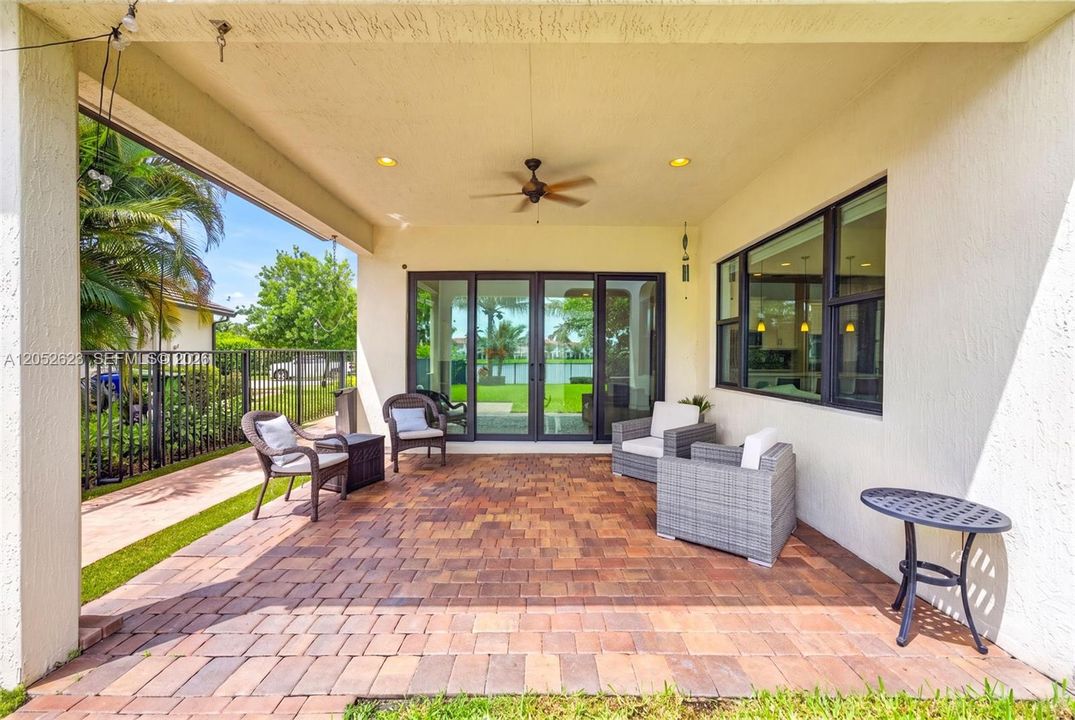 For Sale: $1,100,000 (4 beds, 3 baths, 2822 Square Feet)