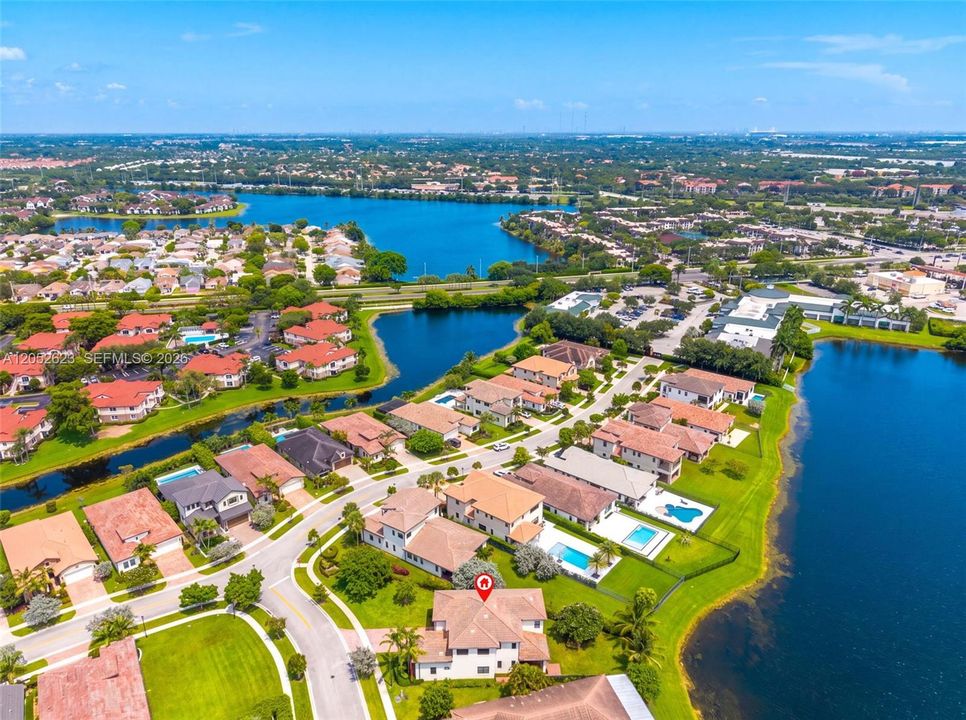 For Sale: $1,100,000 (4 beds, 3 baths, 2822 Square Feet)