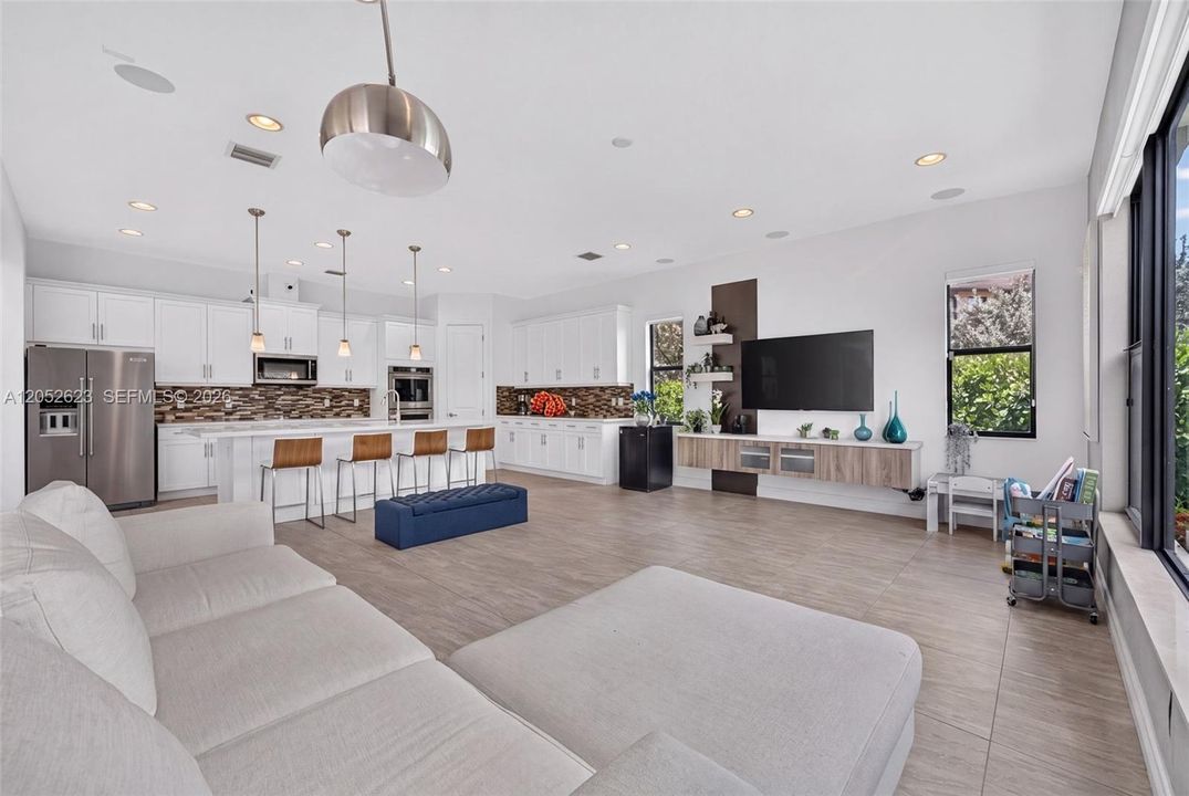 For Sale: $1,100,000 (4 beds, 3 baths, 2822 Square Feet)