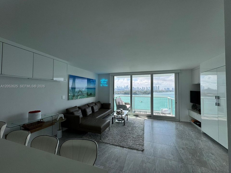 For Rent: $3,395 (0 beds, 1 baths, 543 Square Feet)