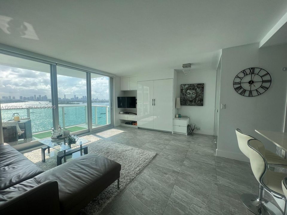 For Rent: $3,395 (0 beds, 1 baths, 543 Square Feet)