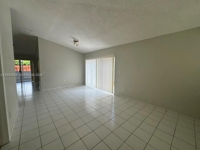 En Venta: $499,000 (3 camas, 2 baños, 1311 Pies cuadrados)