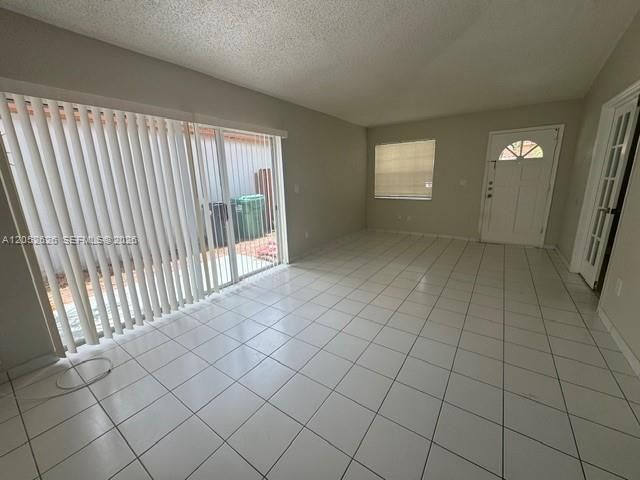 En Venta: $499,000 (3 camas, 2 baños, 1311 Pies cuadrados)