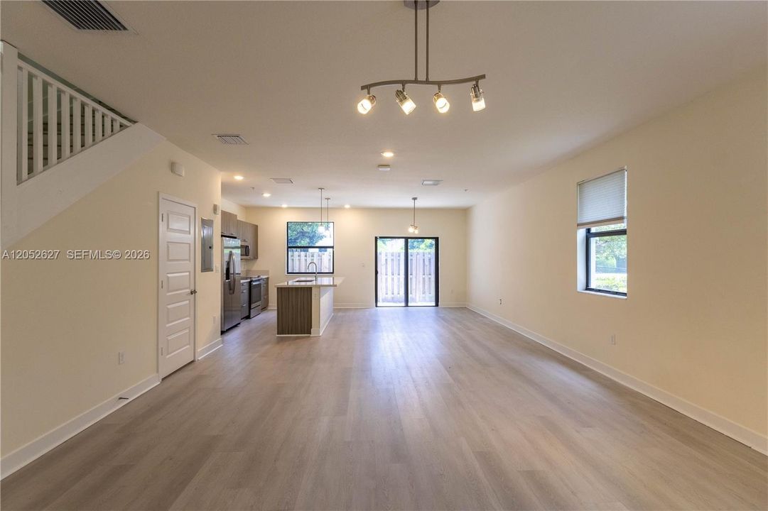 For Rent: $3,700 (3 beds, 2 baths, 1429 Square Feet)
