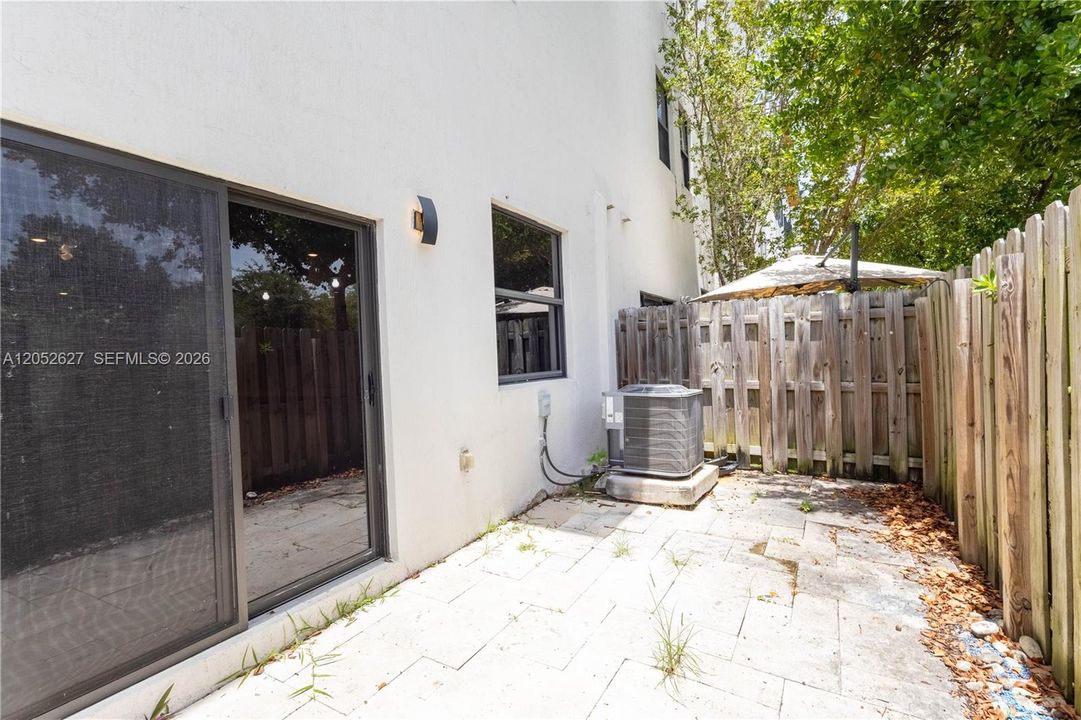 For Rent: $3,700 (3 beds, 2 baths, 1429 Square Feet)