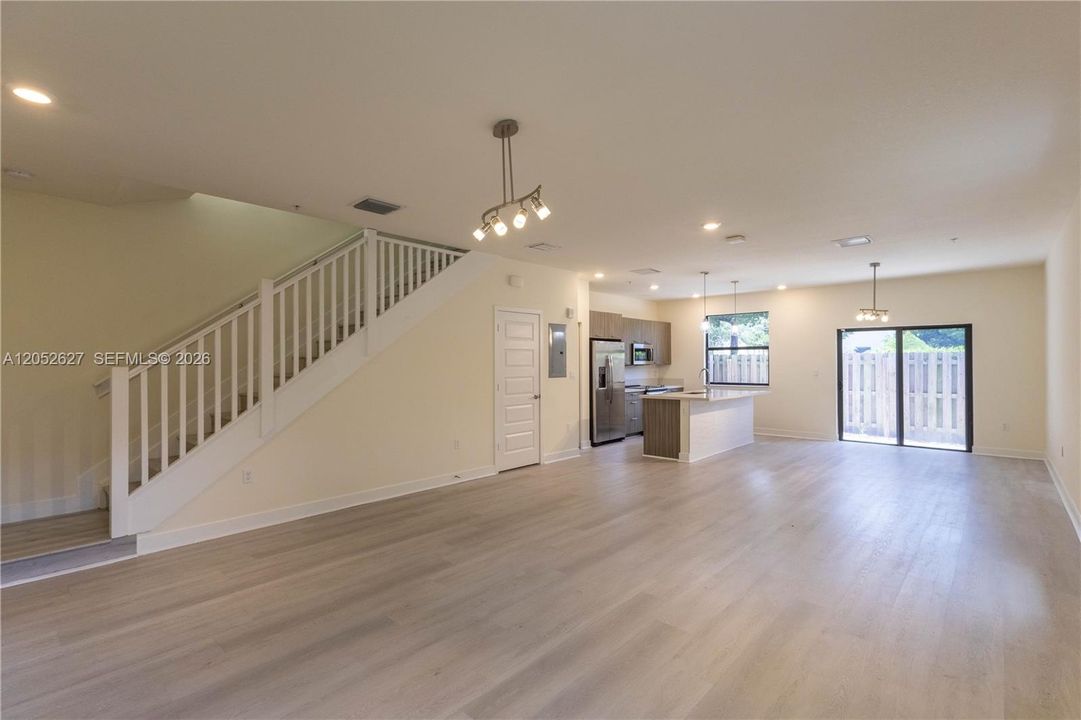 For Rent: $3,700 (3 beds, 2 baths, 1429 Square Feet)