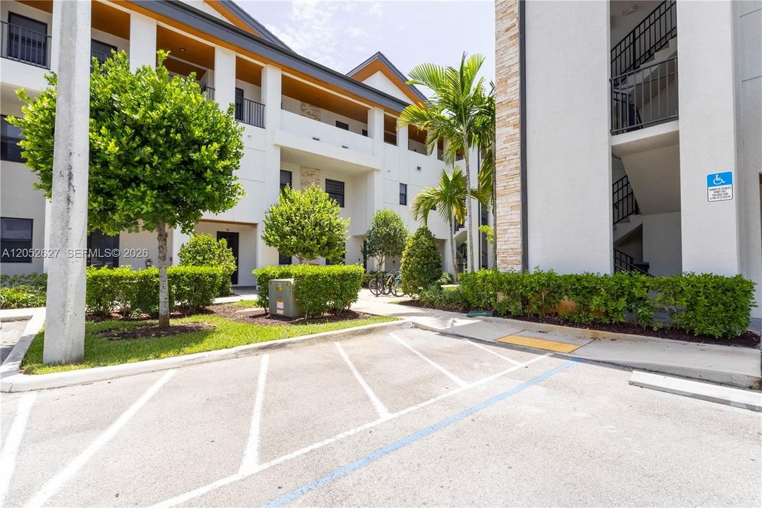 For Rent: $3,700 (3 beds, 2 baths, 1429 Square Feet)
