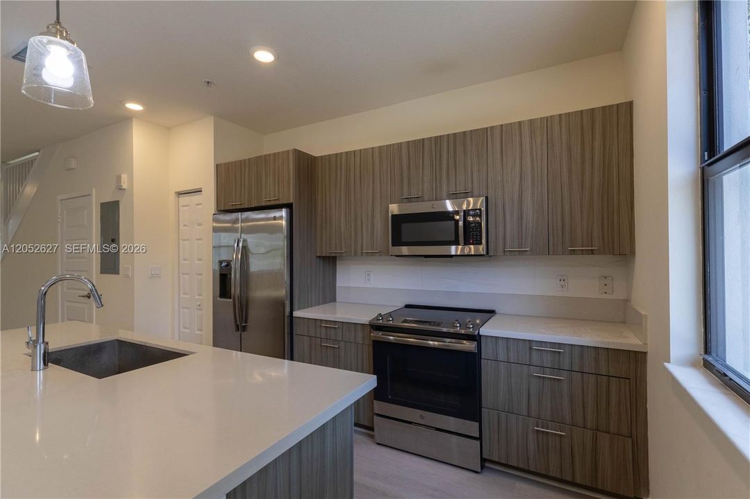 For Rent: $3,700 (3 beds, 2 baths, 1429 Square Feet)