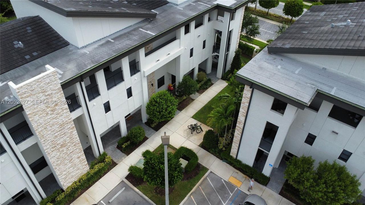 For Rent: $3,700 (3 beds, 2 baths, 1429 Square Feet)