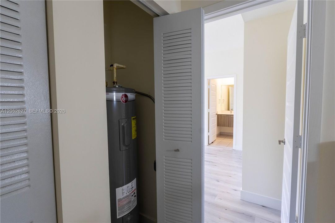 For Rent: $3,700 (3 beds, 2 baths, 1429 Square Feet)