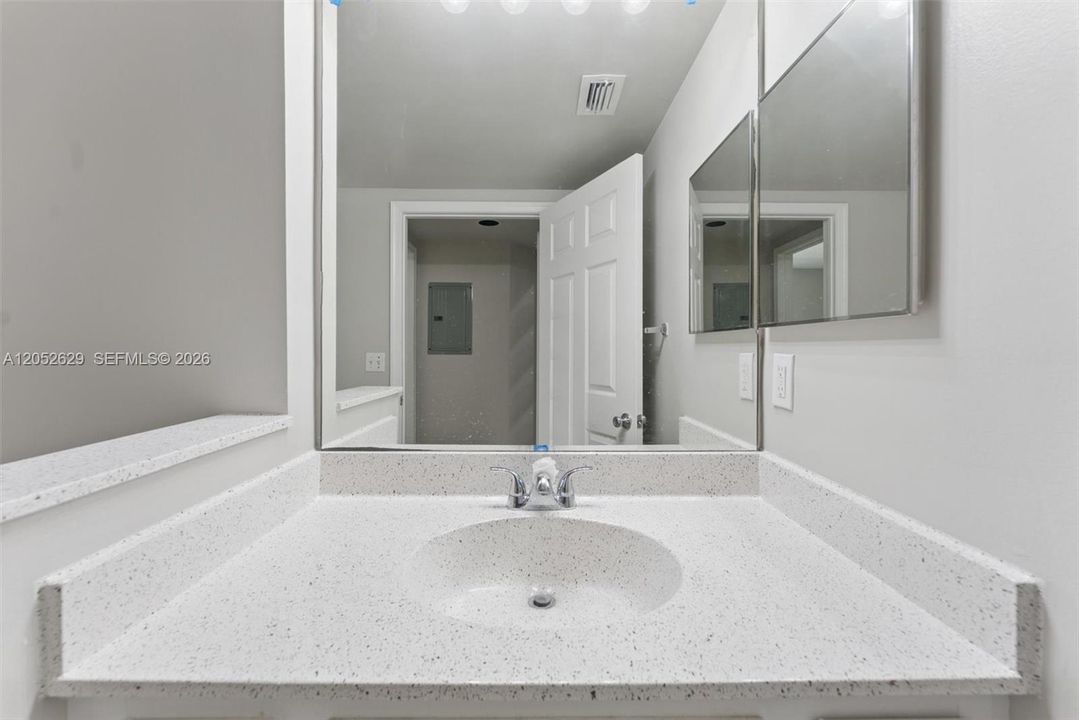 В аренду: $2,550 (3 спален, 2 ванн, 1321 Квадратных фут)