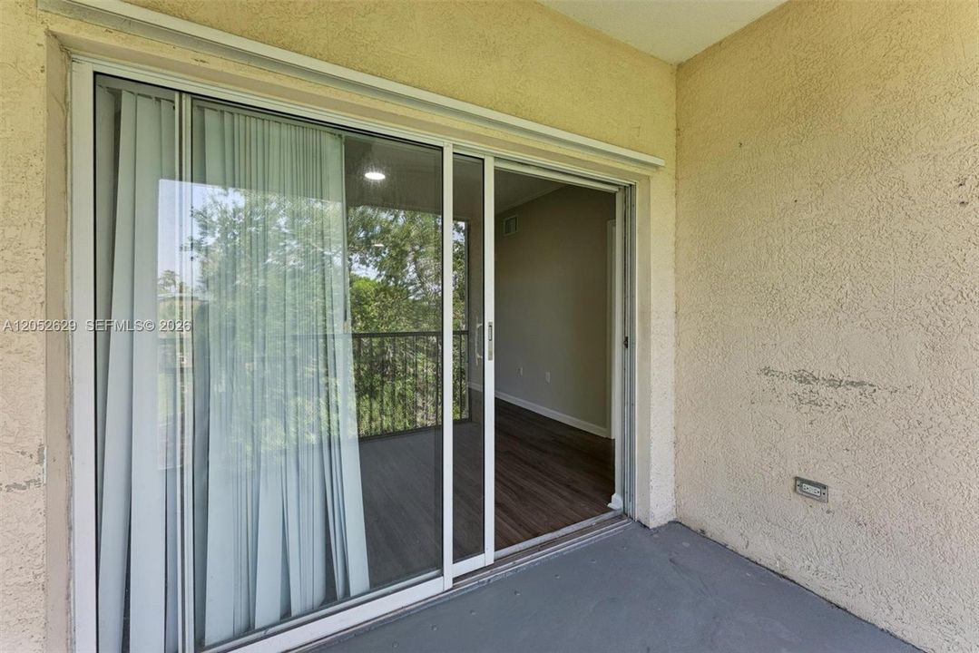 В аренду: $2,550 (3 спален, 2 ванн, 1321 Квадратных фут)