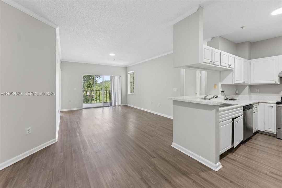 В аренду: $2,550 (3 спален, 2 ванн, 1321 Квадратных фут)