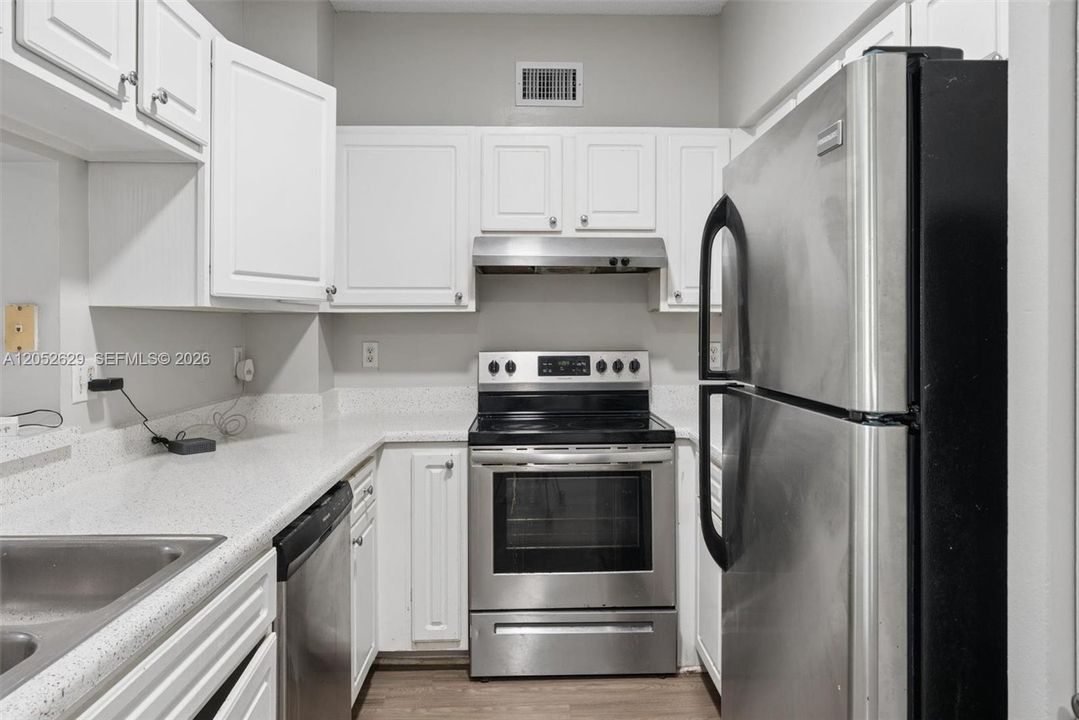 В аренду: $2,550 (3 спален, 2 ванн, 1321 Квадратных фут)