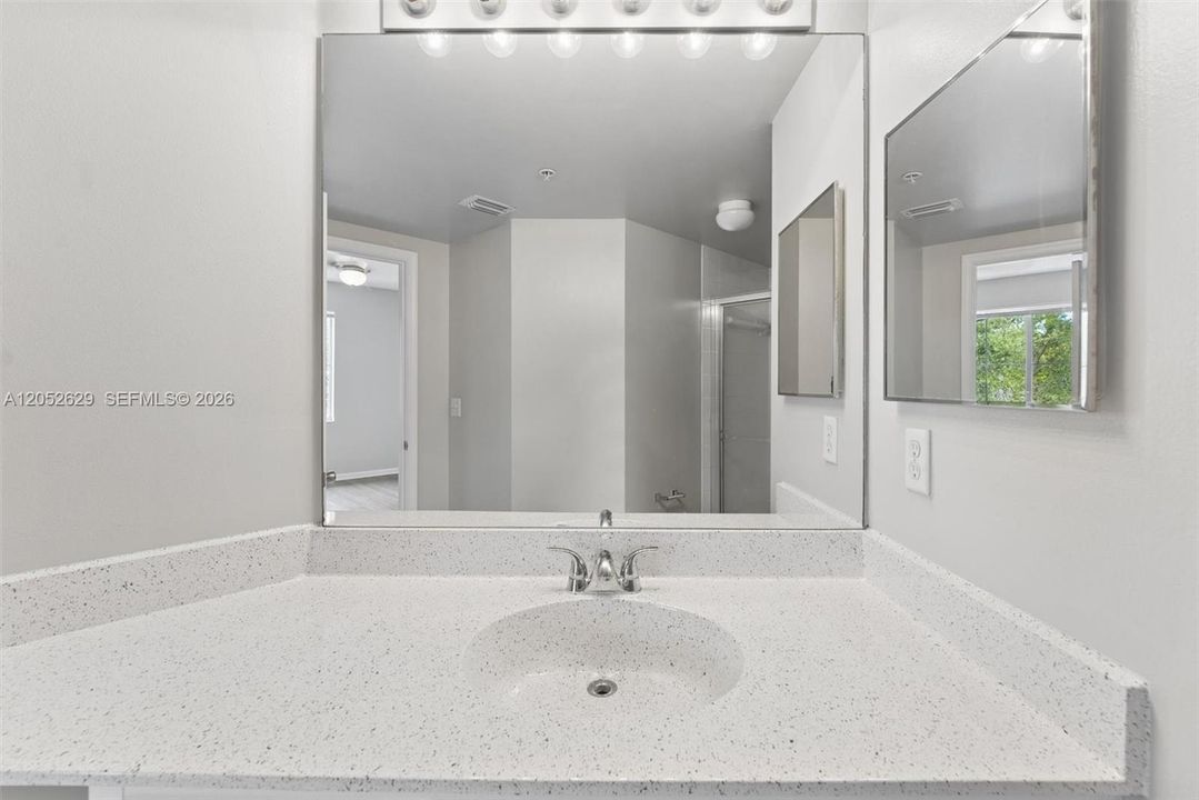 В аренду: $2,550 (3 спален, 2 ванн, 1321 Квадратных фут)