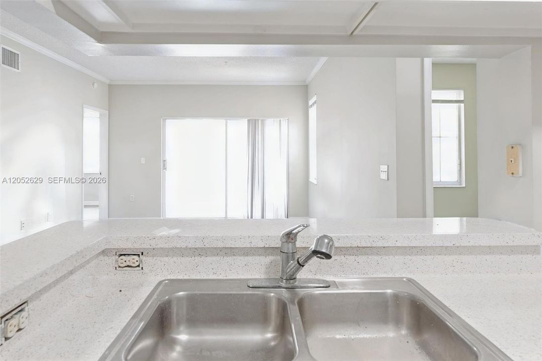 В аренду: $2,550 (3 спален, 2 ванн, 1321 Квадратных фут)
