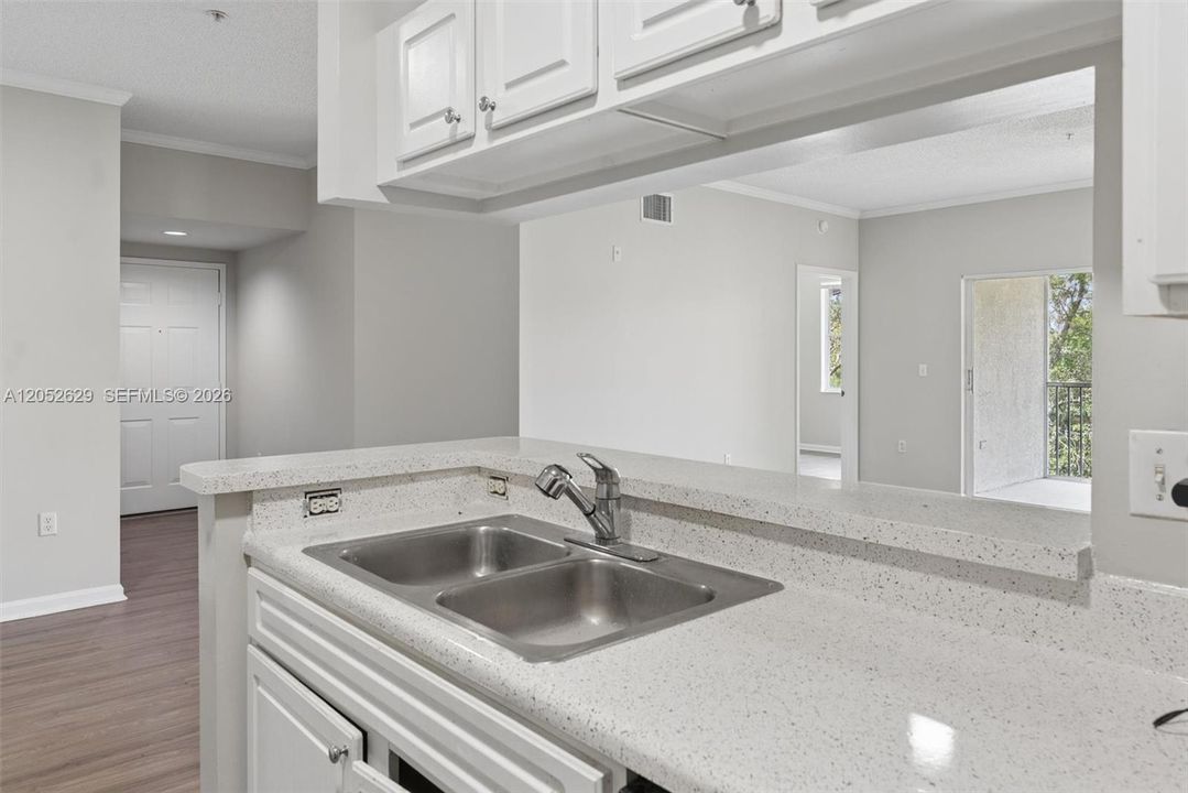 В аренду: $2,550 (3 спален, 2 ванн, 1321 Квадратных фут)