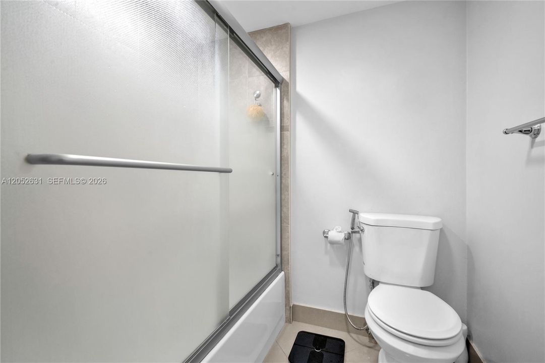В аренду: $2,850 (2 спален, 2 ванн, 1216 Квадратных фут)