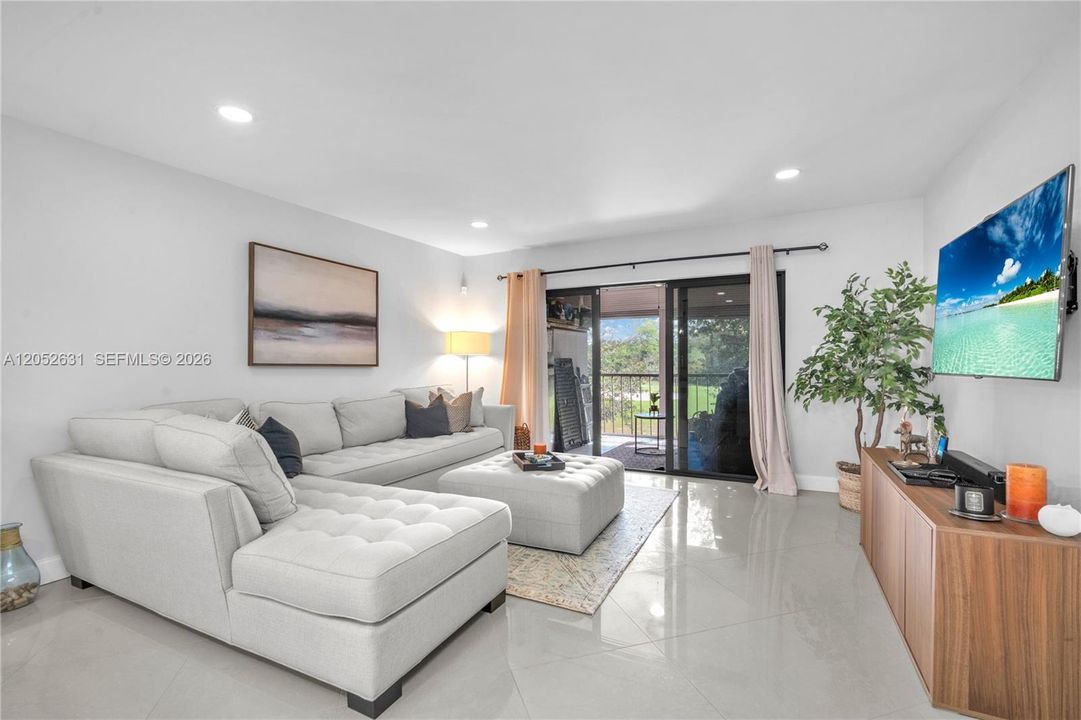 В аренду: $2,850 (2 спален, 2 ванн, 1216 Квадратных фут)