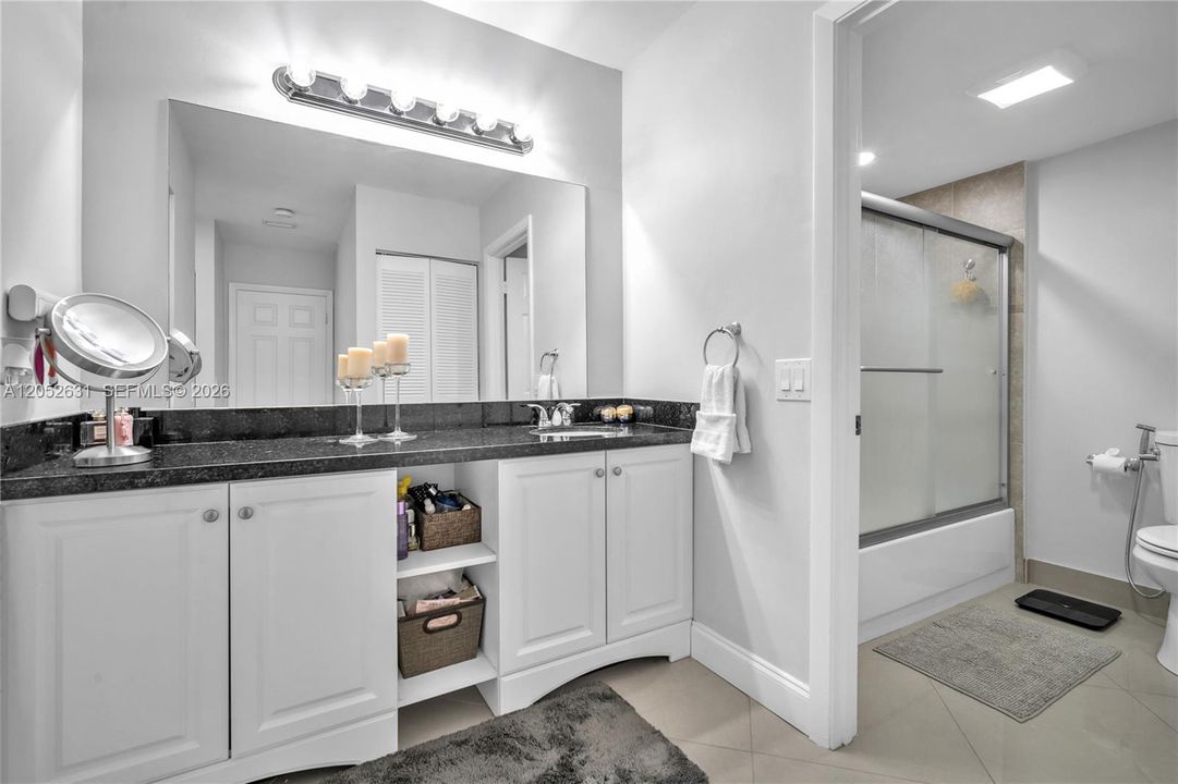 В аренду: $2,850 (2 спален, 2 ванн, 1216 Квадратных фут)