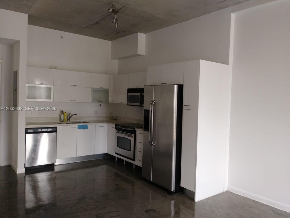 For Rent: $2,300 (1 beds, 1 baths, 665 Square Feet)