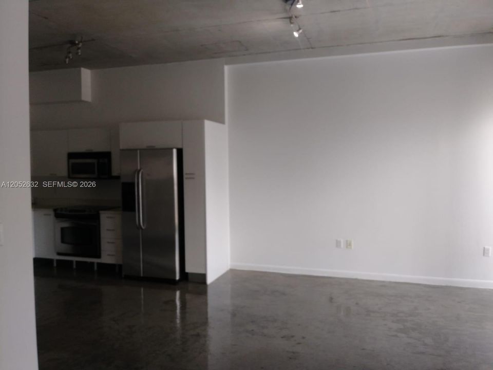 For Rent: $2,300 (1 beds, 1 baths, 665 Square Feet)