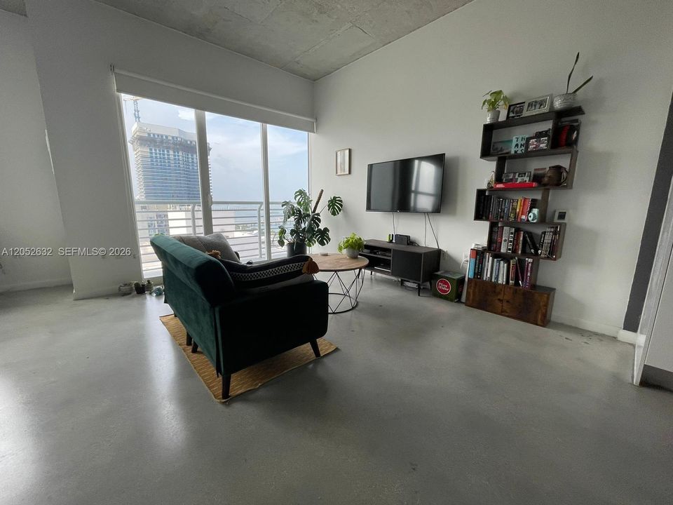 For Rent: $2,300 (1 beds, 1 baths, 665 Square Feet)