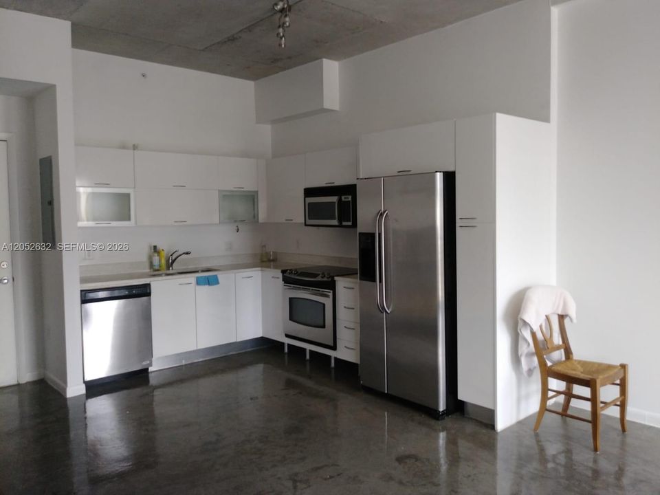 For Rent: $2,300 (1 beds, 1 baths, 665 Square Feet)