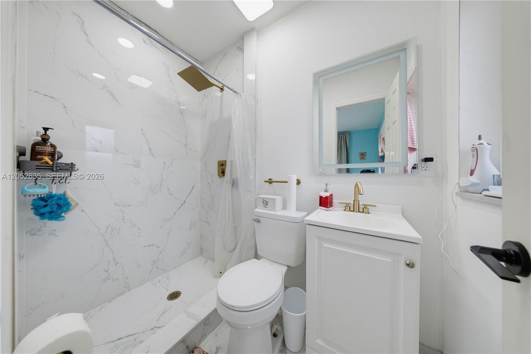 For Sale: $424,900 (2 beds, 2 baths, 855 Square Feet)