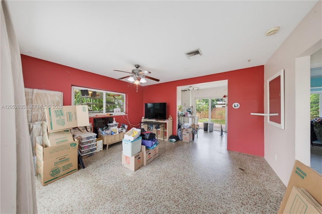 For Sale: $424,900 (2 beds, 2 baths, 855 Square Feet)