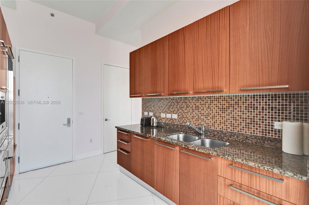 В аренду: $15,000 (2 спален, 2 ванн, 1435 Квадратных фут)