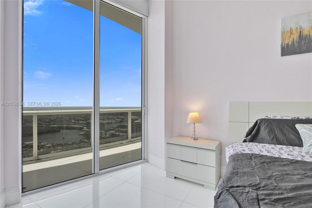 В аренду: $15,000 (2 спален, 2 ванн, 1435 Квадратных фут)