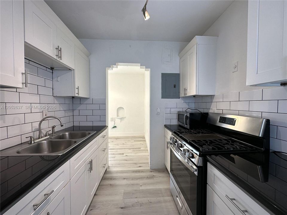 В аренду: $1,950 (1 спален, 1 ванн, 800 Квадратных фут)