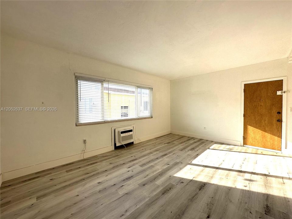 В аренду: $1,950 (1 спален, 1 ванн, 800 Квадратных фут)