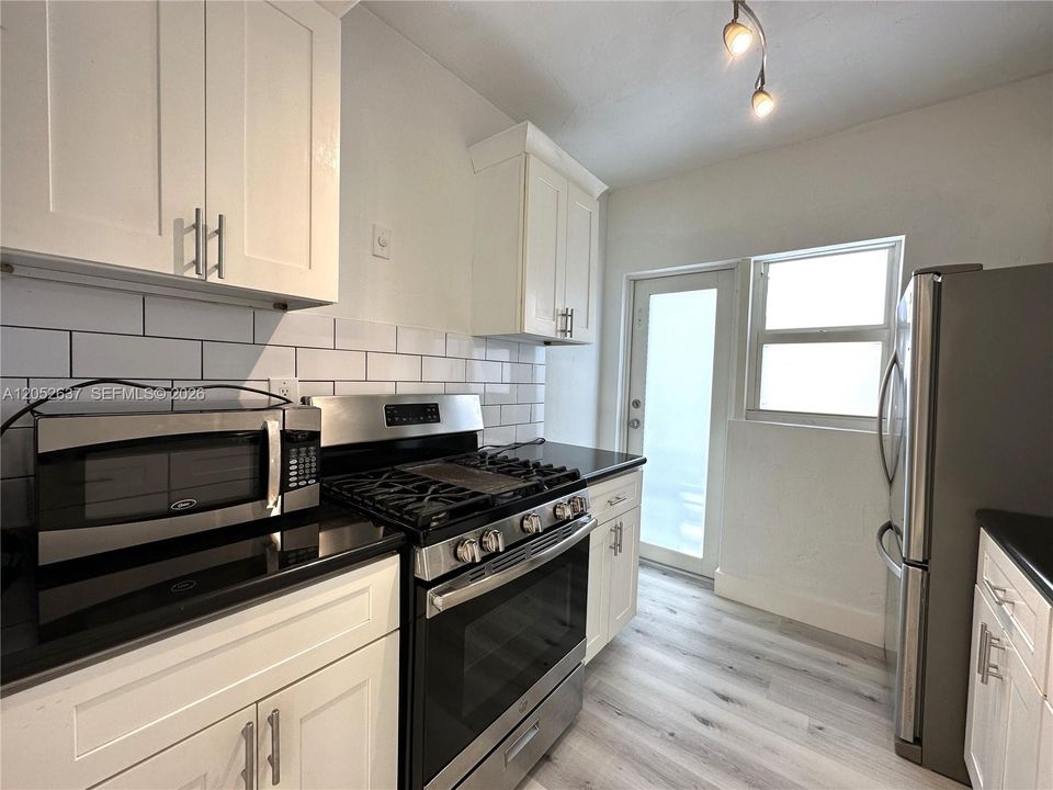 В аренду: $1,950 (1 спален, 1 ванн, 800 Квадратных фут)