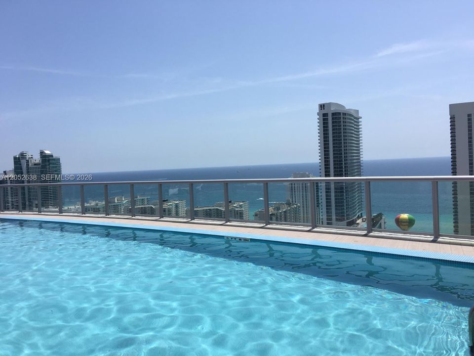 For Sale: $480,000 (2 beds, 2 baths, 1037 Square Feet)