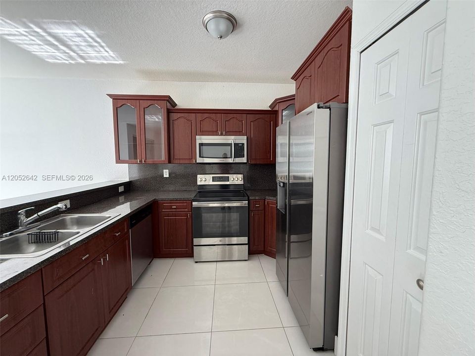 For Rent: $2,650 (3 beds, 2 baths, 1732 Square Feet)
