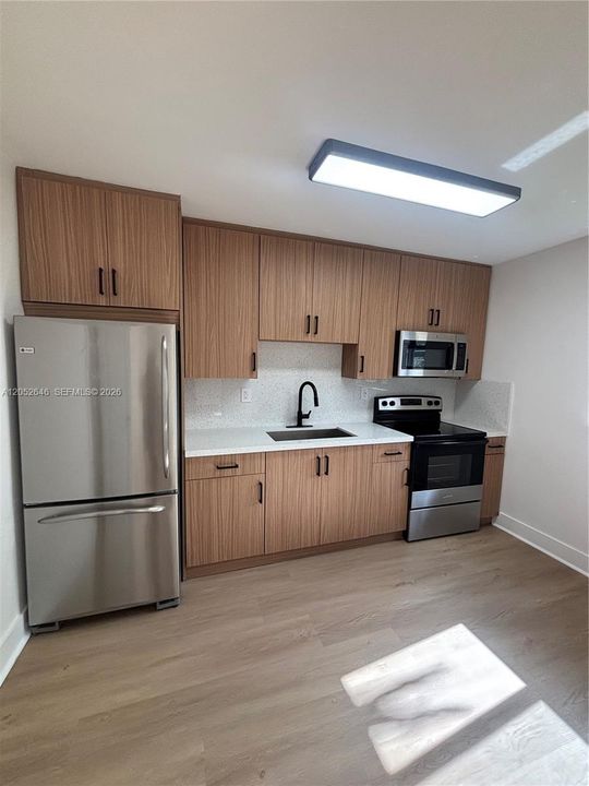 В аренду: $2,350 (2 спален, 1 ванн, 700 Квадратных фут)