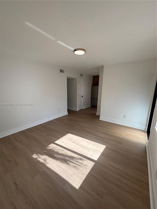 В аренду: $2,350 (2 спален, 1 ванн, 700 Квадратных фут)