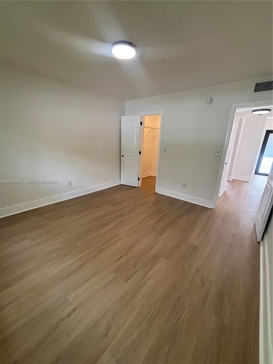В аренду: $2,350 (2 спален, 1 ванн, 700 Квадратных фут)