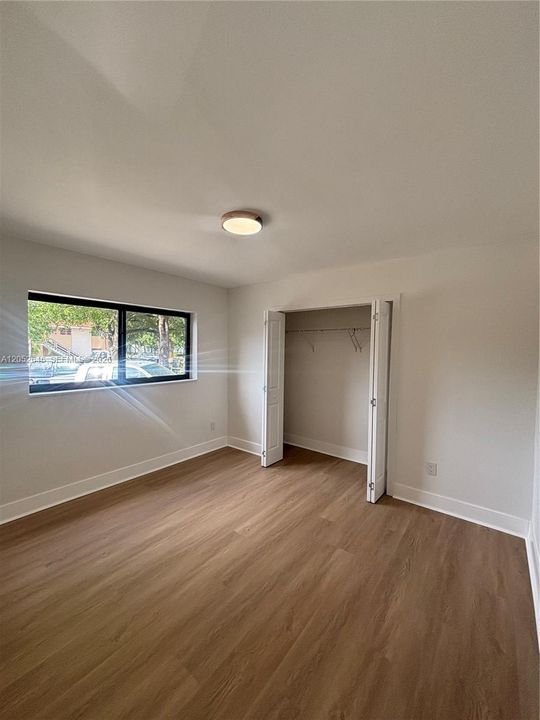 В аренду: $2,350 (2 спален, 1 ванн, 700 Квадратных фут)