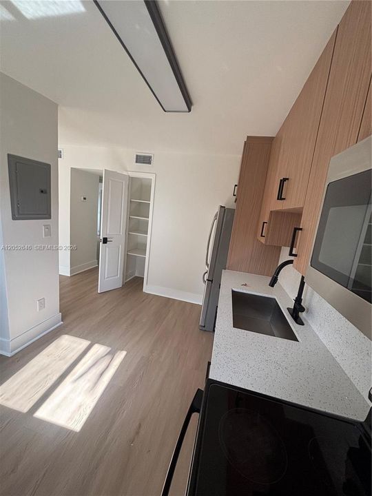 В аренду: $2,350 (2 спален, 1 ванн, 700 Квадратных фут)